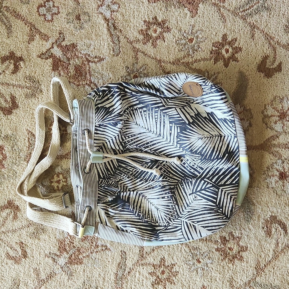 Dakine tropical hobo bag